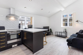 Air Host and Stay - Beautiful modern Rodney Street apartment